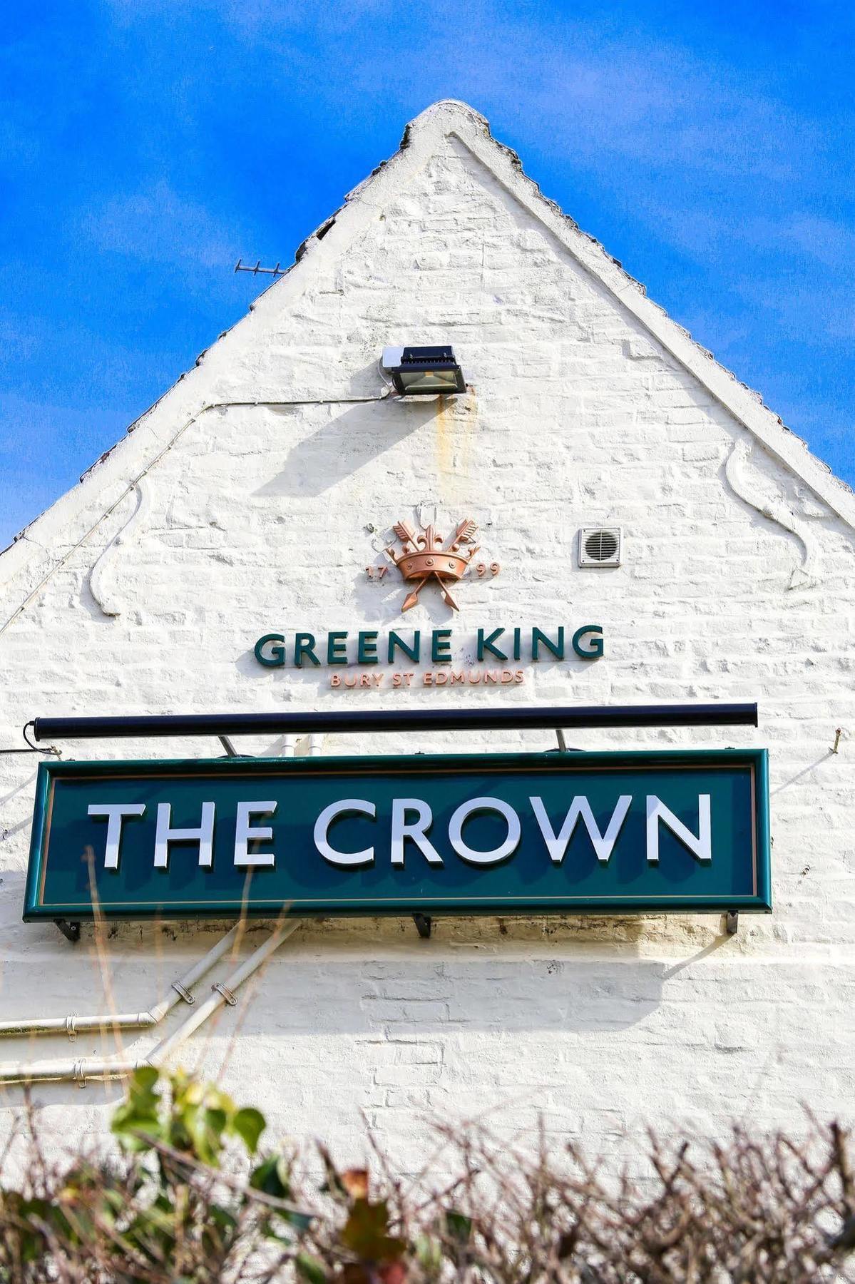 The Crown Couette-café