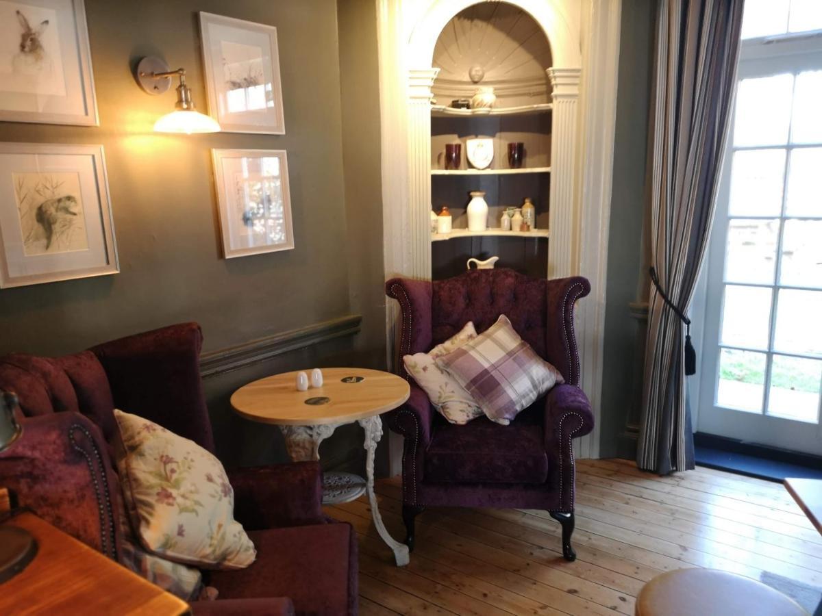 Couette-café The Crown 3*
